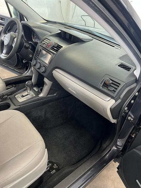 The passenger's side dash after it has had an interior detailing service by Andy's Autowash. There is no dust & it shines.